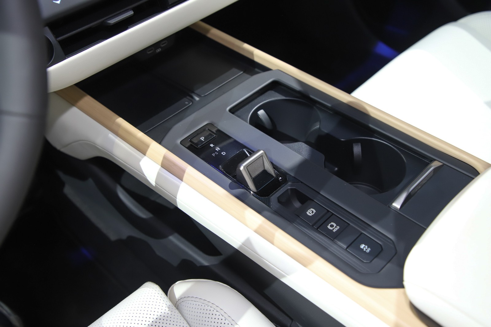 Nội thất hoàn toàn mới của ES hiện đại hơn cả các đối thủ Đức. Ảnh tham khảo: ST